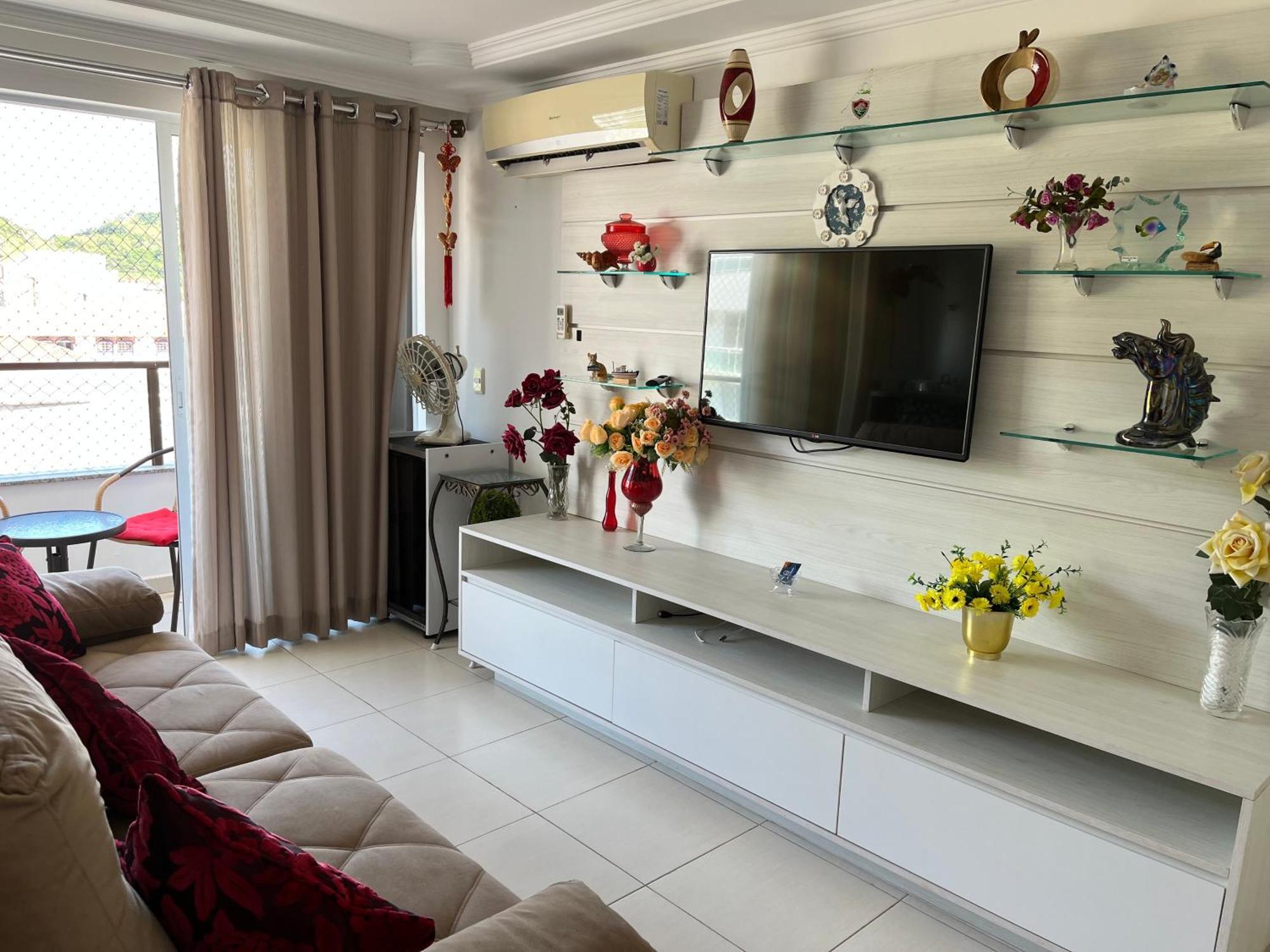 Apartamento Belo Ape De 2 Quartos Com Ar-condicionado Na Quadra Da Praia! *