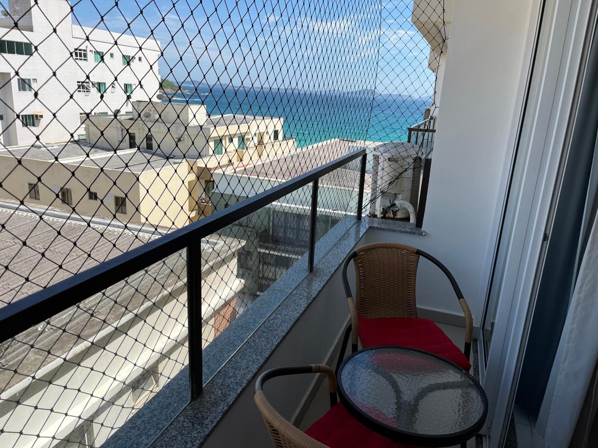 Belo Ape De 2 Quartos Com Ar-condicionado Na Quadra Da Praia! Apartamento